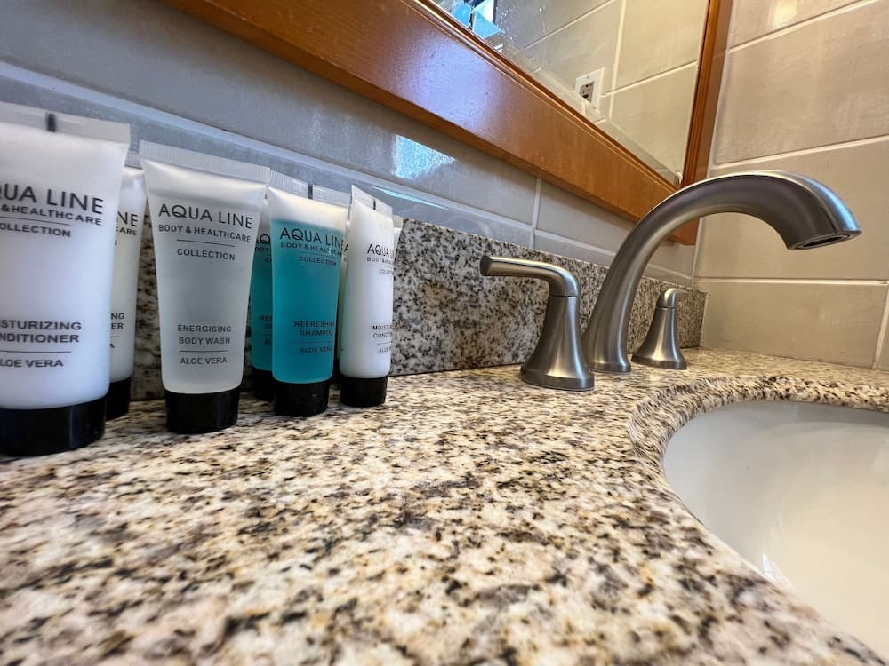 Talk of the Town Inn & Suites - Photo 6