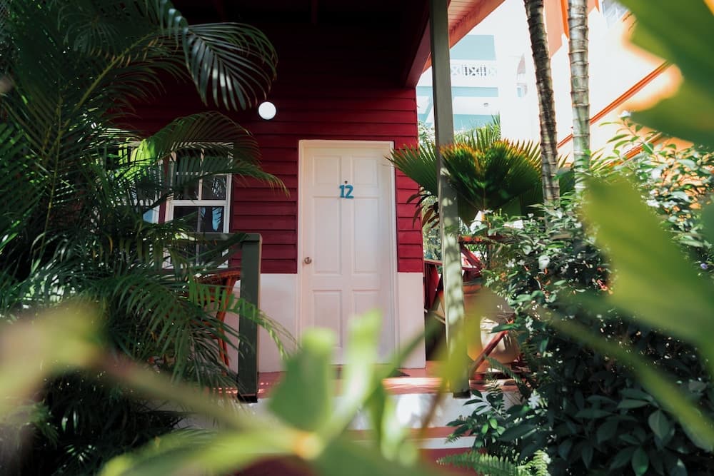 Beachcombers Hotel - Photo 24