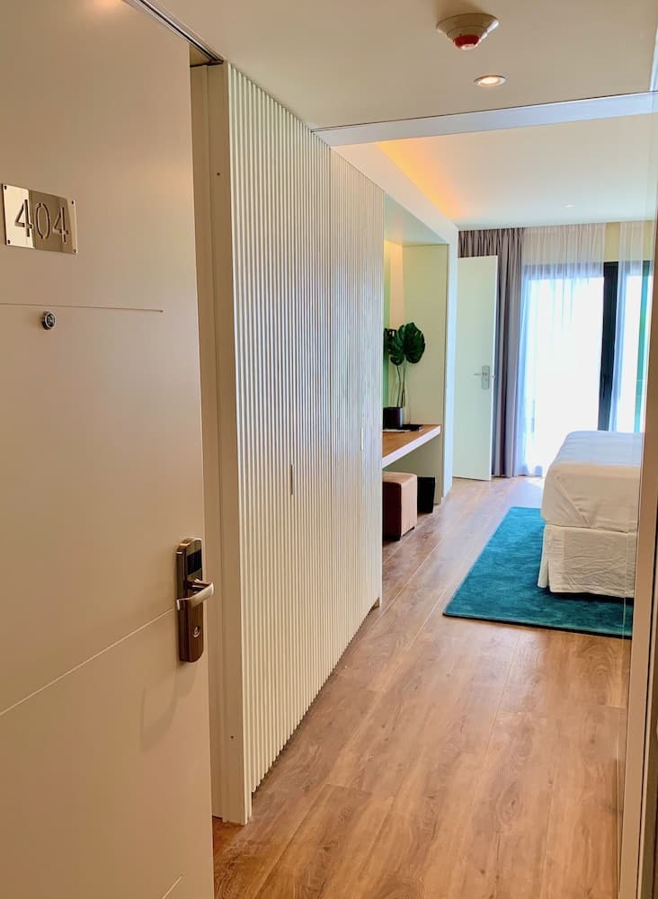 Holland House Beach Hotel - Photo 4