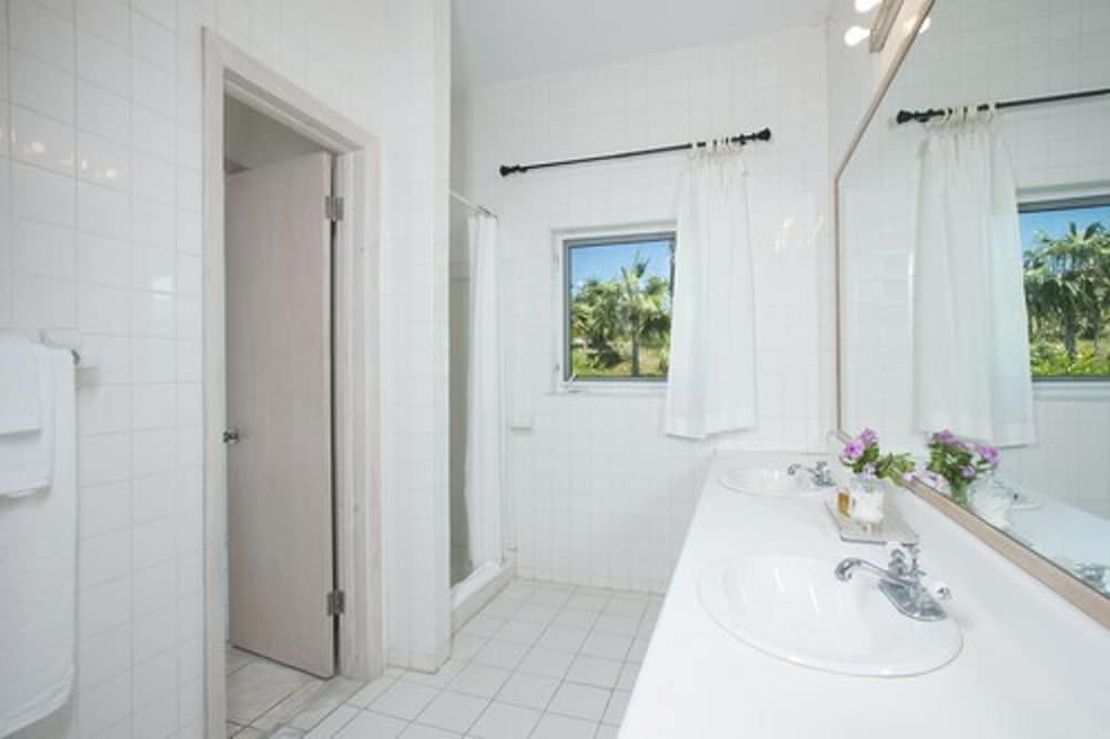 La Bougainvillea Hotel and Villas - Photo 197