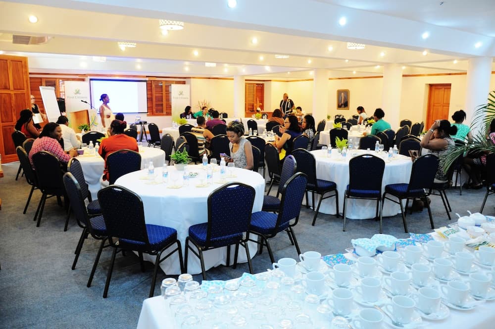 Beachcombers Hotel - Photo 43