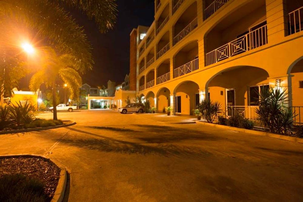 Maria's By the Sea Hotel - Photo 9