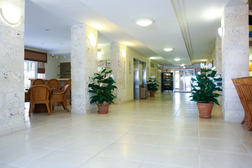 Castaways Resort and Suites - Photo 25