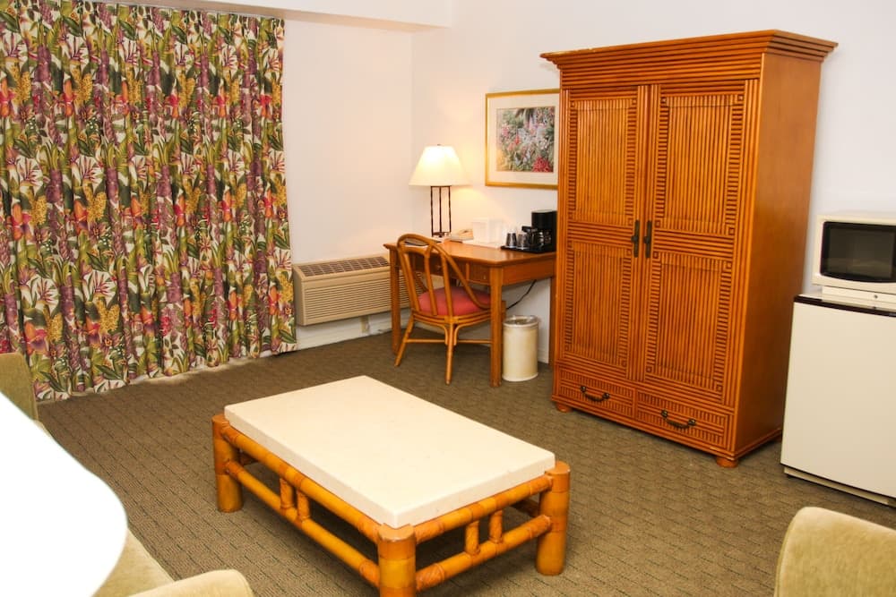 Castaways Resort and Suites - Photo 19