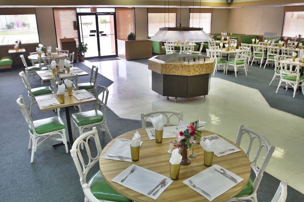 Castaways Resort and Suites - Photo 22