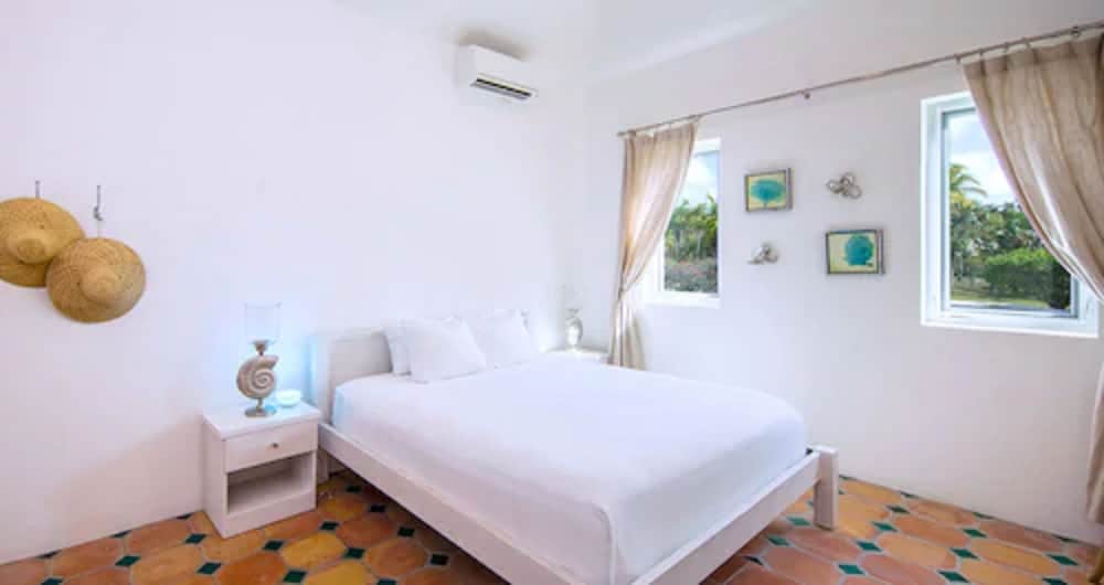 La Bougainvillea Hotel and Villas - Photo 38