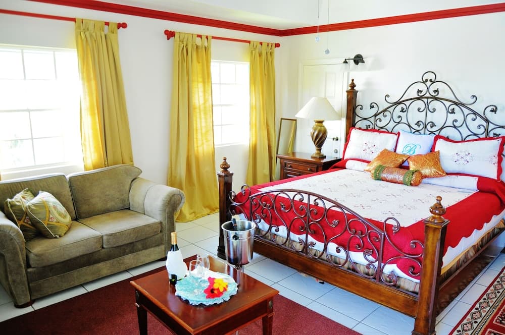 Beachcombers Hotel - Photo 12