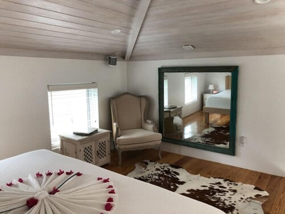 La Bougainvillea Hotel and Villas - Photo 44