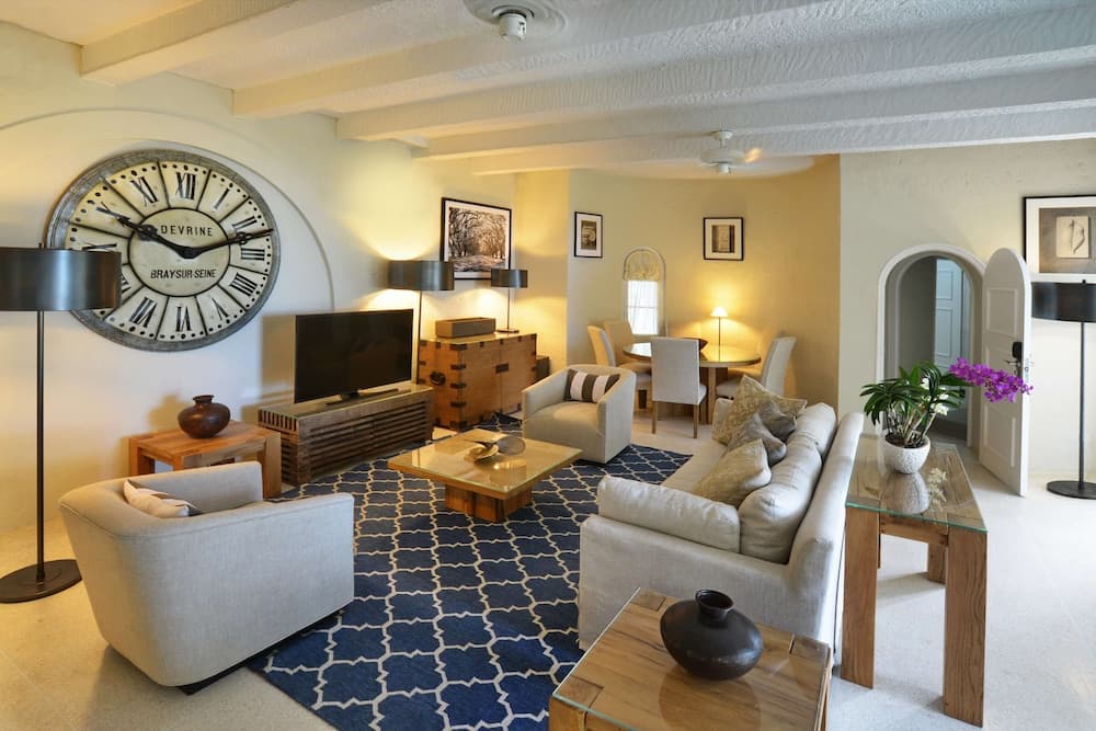 Fairmont Royal Pavilion - Photo 12