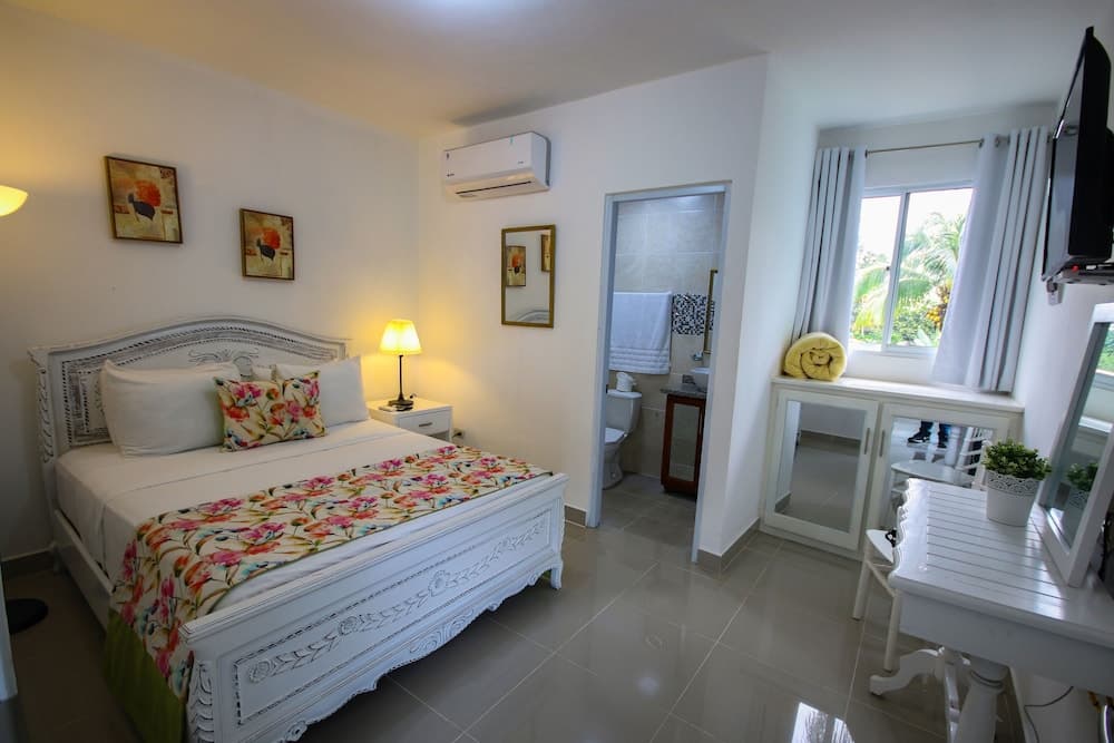 Hotel Rancho Guacamayos - Photo 14