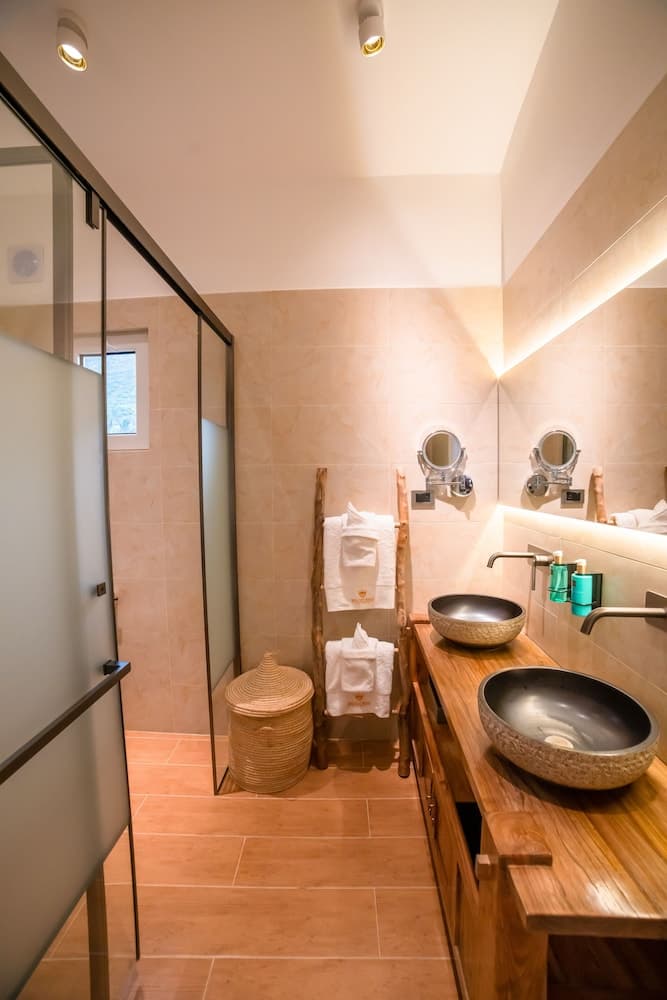 Golden Rock Dive And Nature Resort - Photo 43