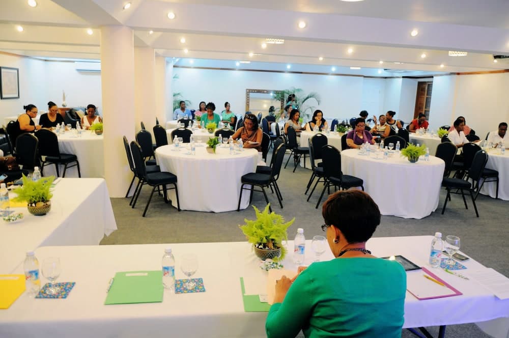 Beachcombers Hotel - Photo 44