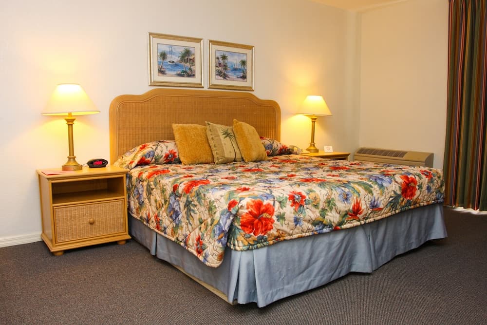 Castaways Resort and Suites - Photo 11