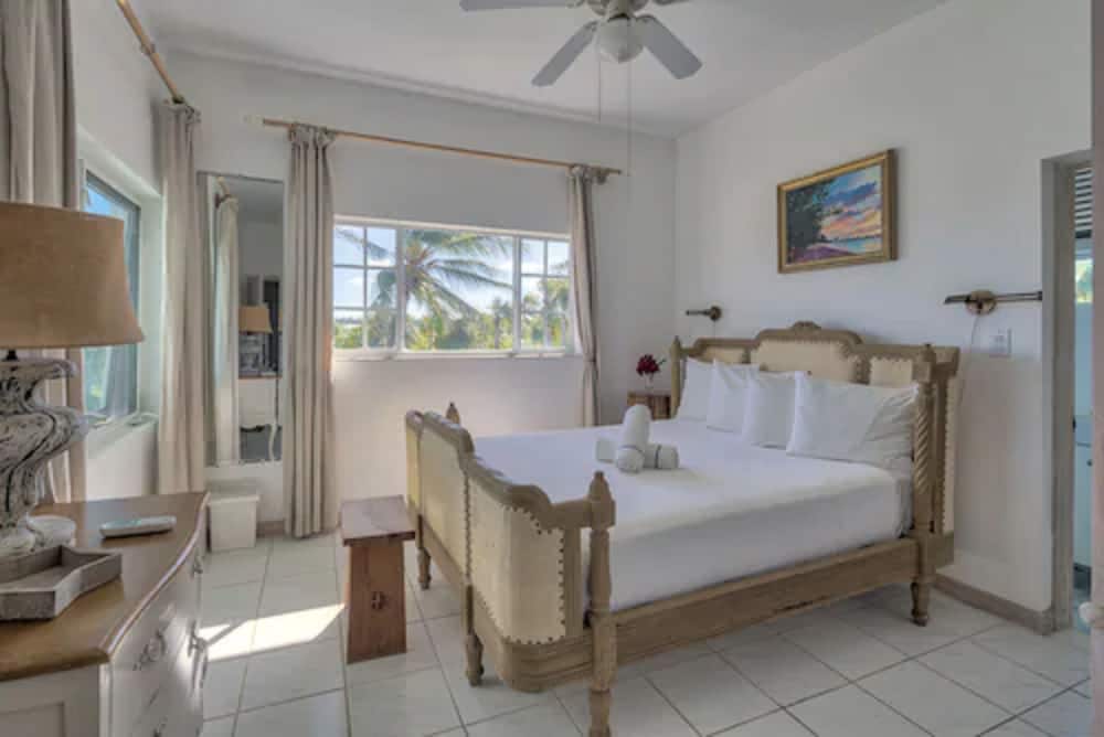 La Bougainvillea Hotel and Villas - Photo 19