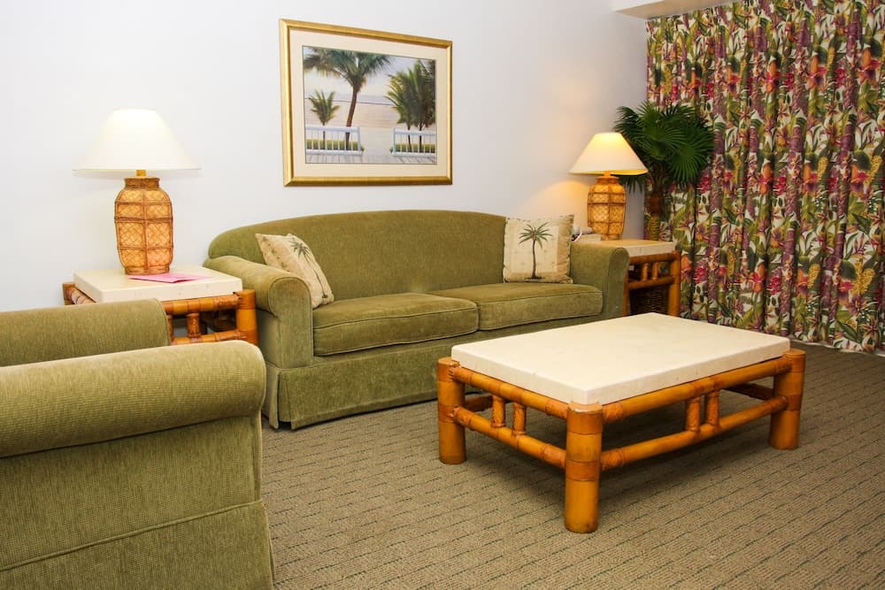 Castaways Resort and Suites - Photo 18