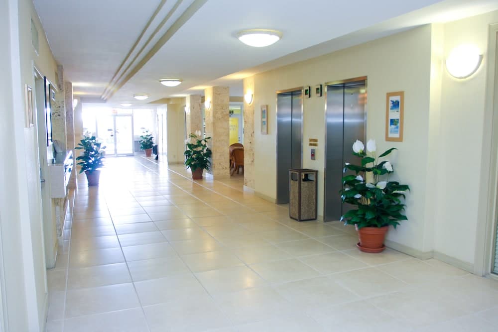 Castaways Resort and Suites - Photo 26