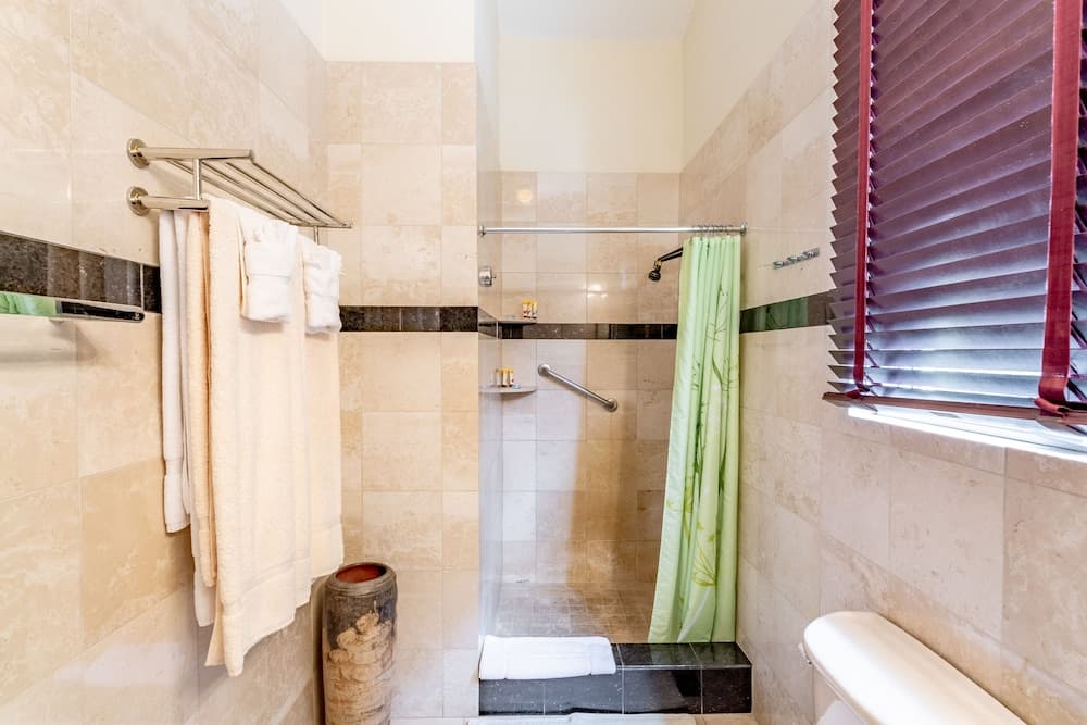 Sebastian's on the Beach - Photo 44