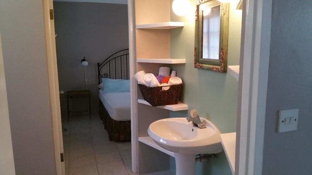 Kootney Resorts - Photo 4