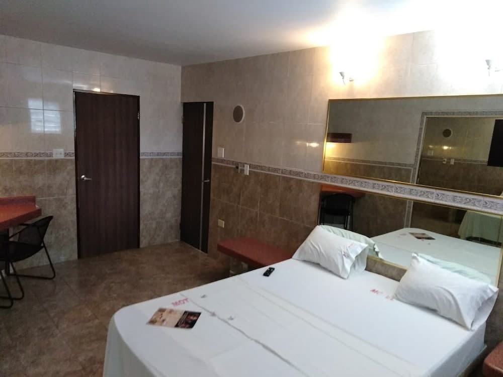 Hotel Nuevo Mejico - Photo 9