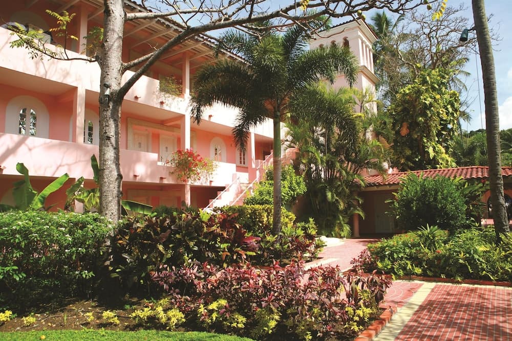 Fairmont Royal Pavilion - Photo 36