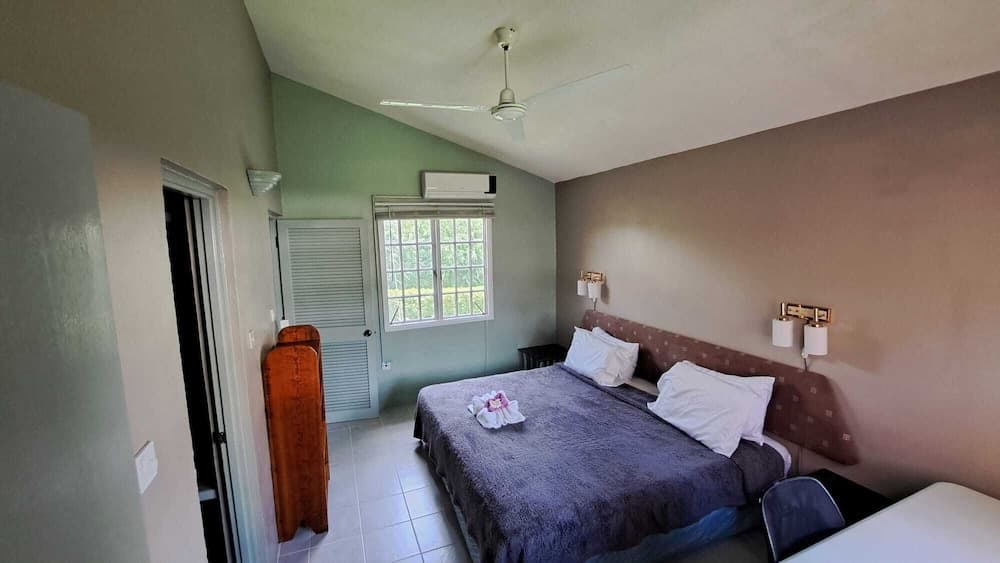 Kootney Resorts - Photo 6