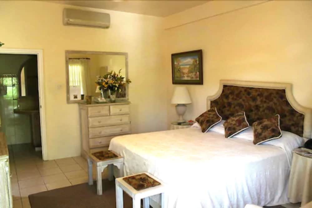 Beachcombers Hotel - Photo 15