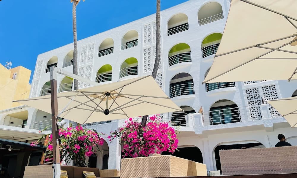 Holland House Beach Hotel - Photo 43