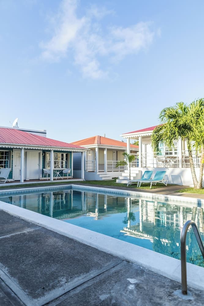 Talk of the Town Inn & Suites - Photo 9