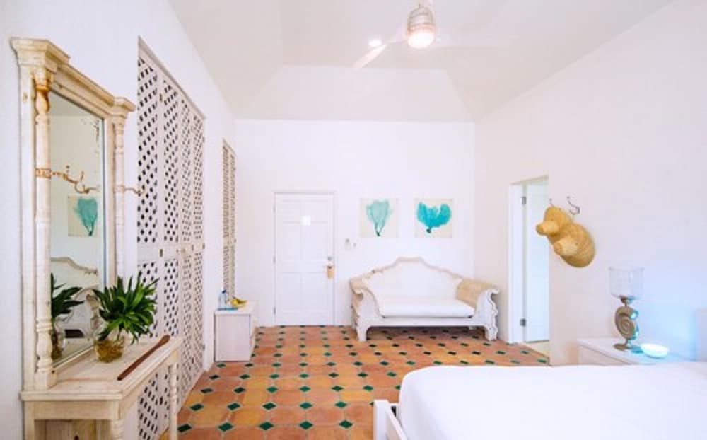 La Bougainvillea Hotel and Villas - Photo 35