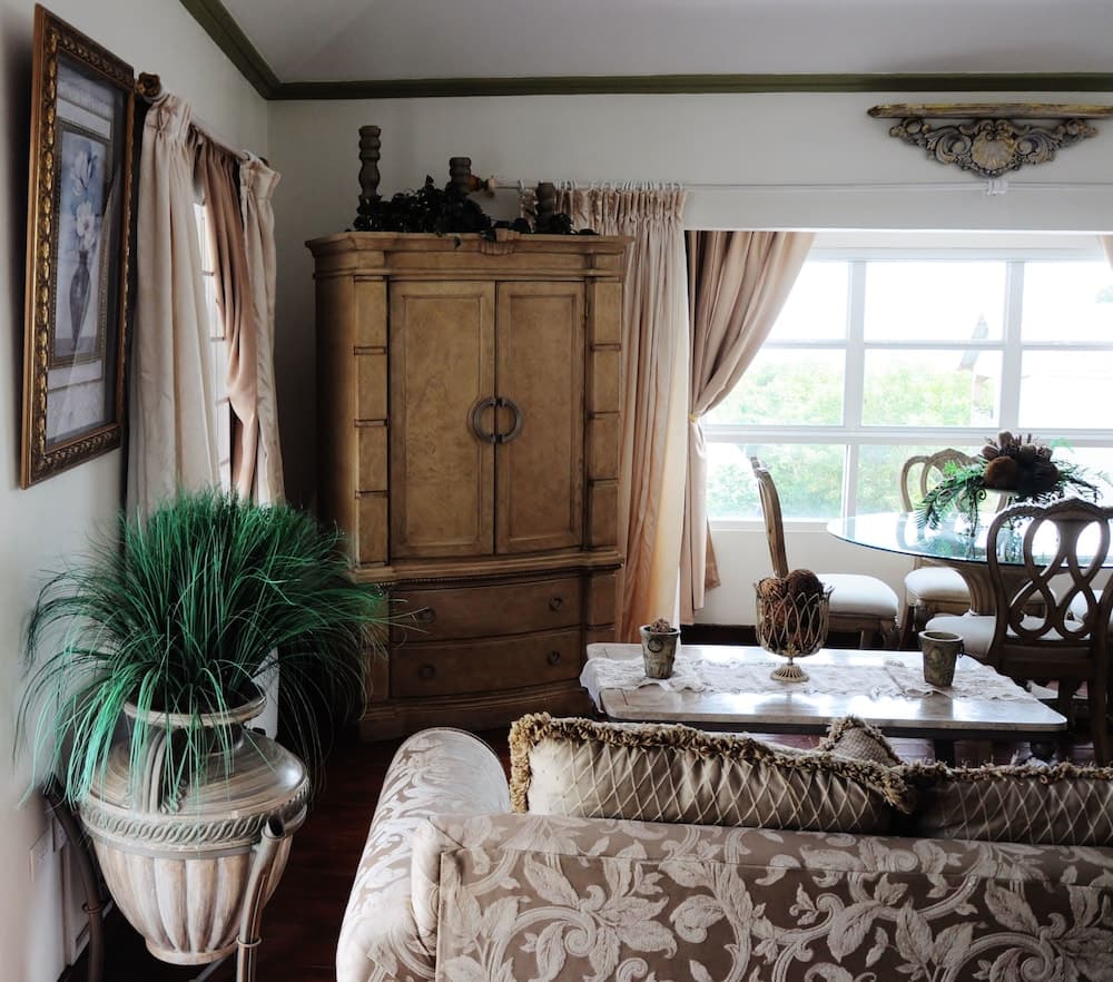 Beachcombers Hotel - Photo 2