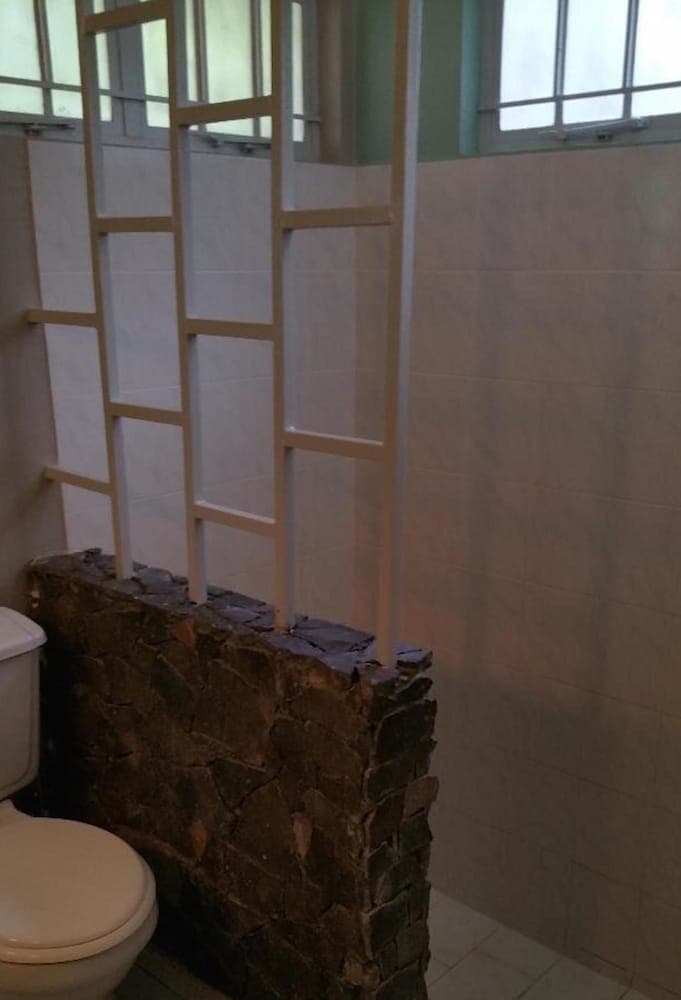 Kootney Resorts - Photo 2