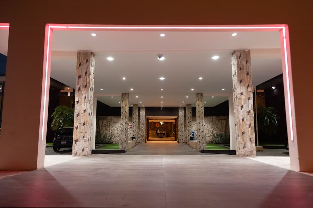 Curaçao Airport Hotel - Photo 2