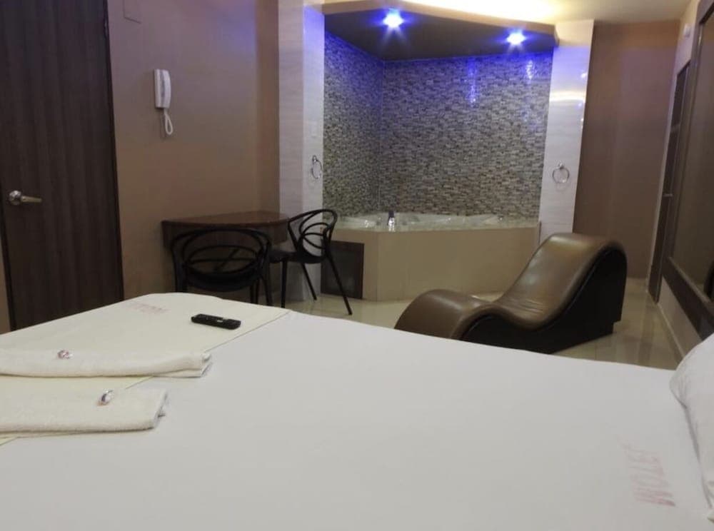 Hotel Nuevo Mejico - Photo 12