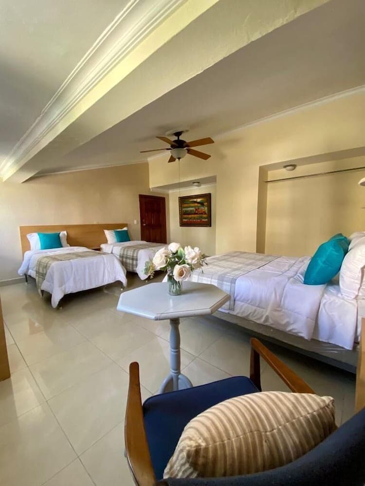 BOTANIC GARDEN HOSTAL - Photo 11