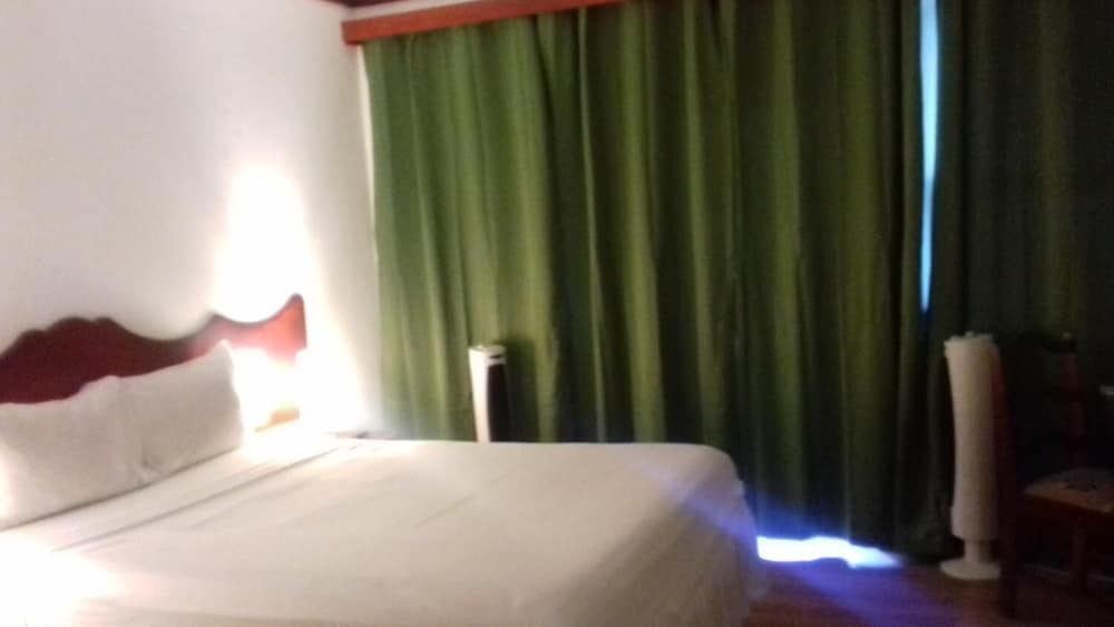 Spring Gardens Resort - Photo 2