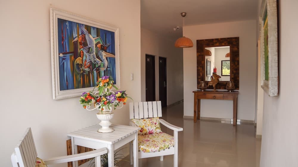 Hotel Rancho Guacamayos - Photo 4