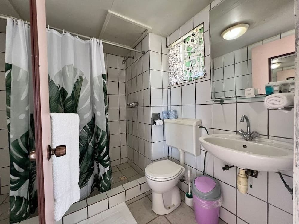 Talk of the Town Inn & Suites - Photo 8