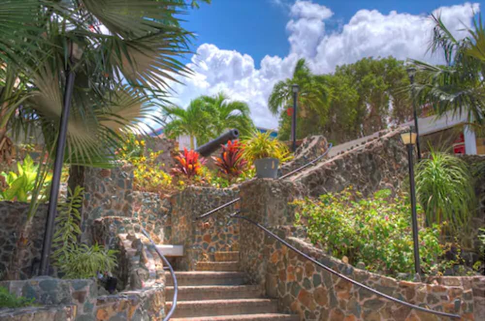 Castle Villas at Bluebeard's - Photo 36