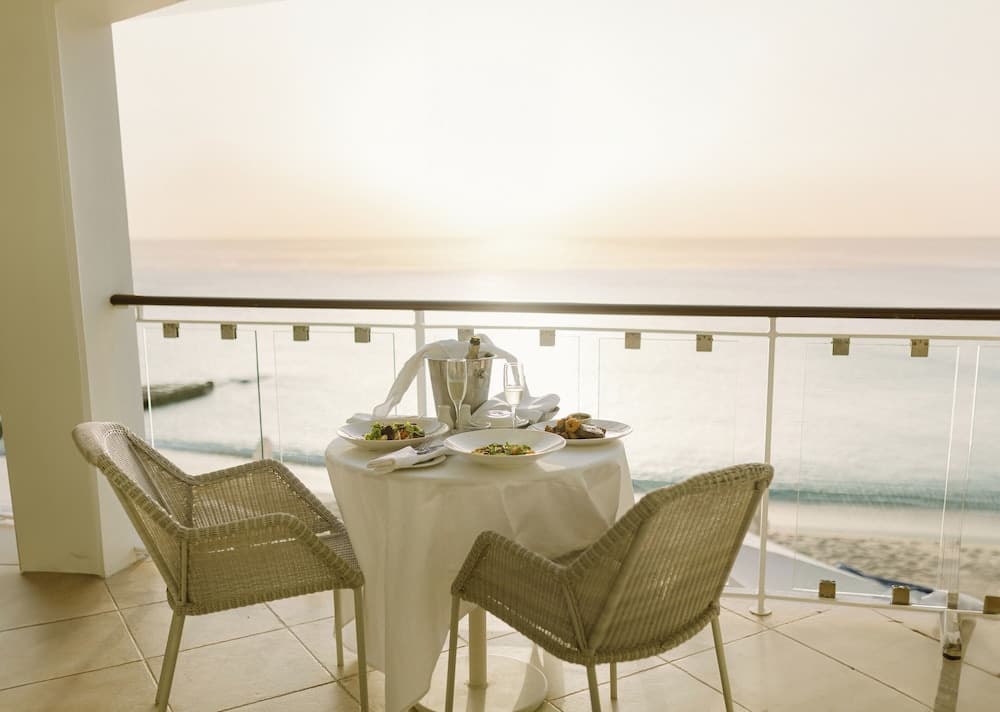 Fairmont Royal Pavilion - Photo 17