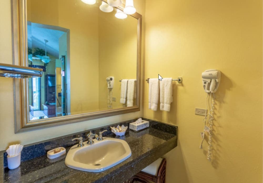 Sebastian's on the Beach - Photo 48