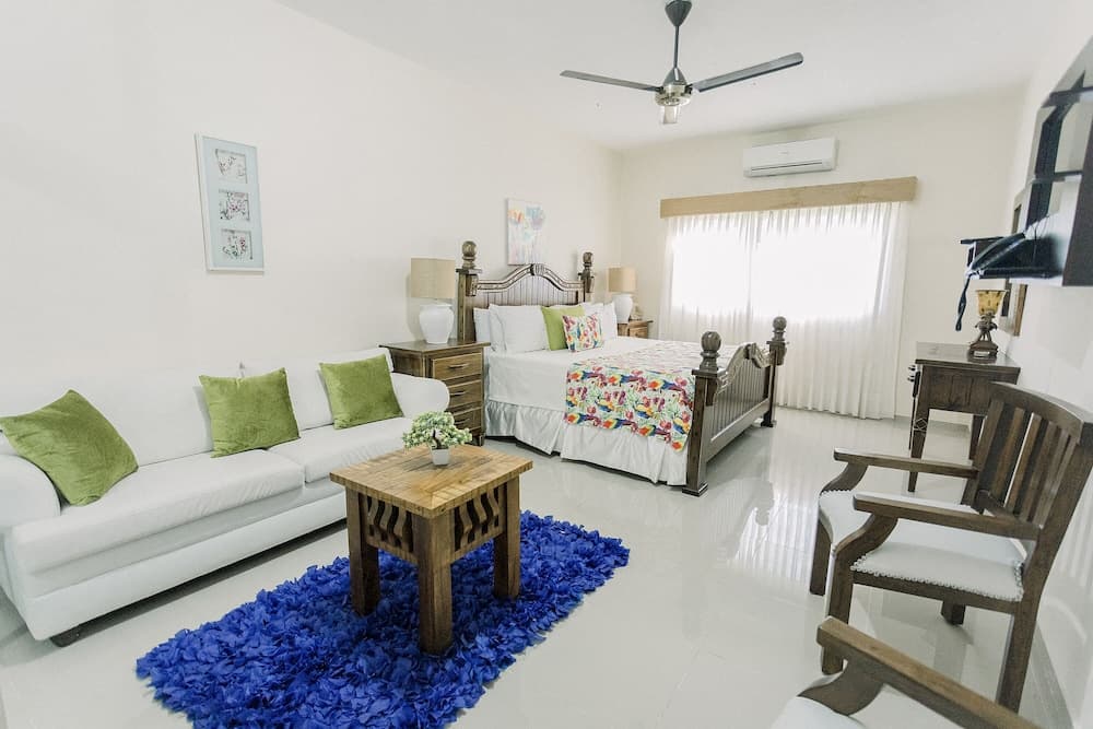 Hotel Rancho Guacamayos - Photo 16