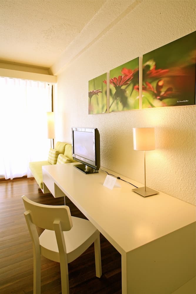 Holland House Beach Hotel - Photo 15