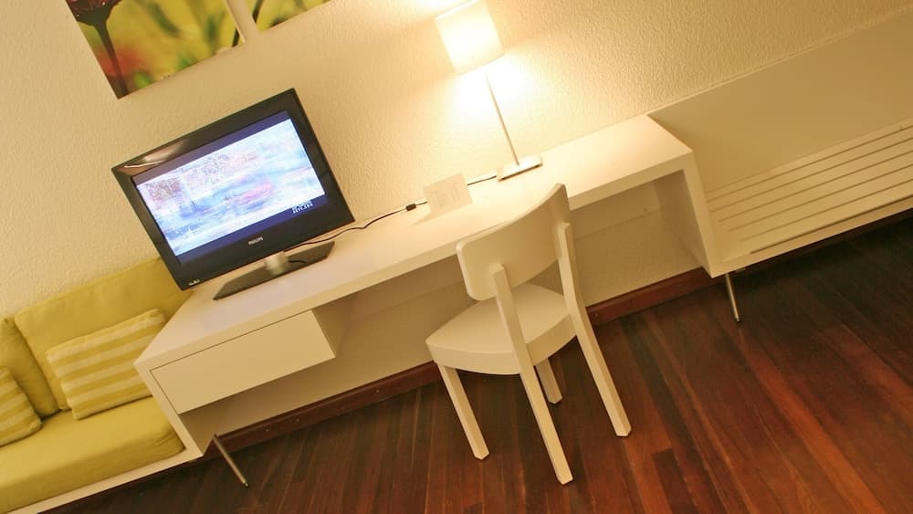 Holland House Beach Hotel - Photo 9