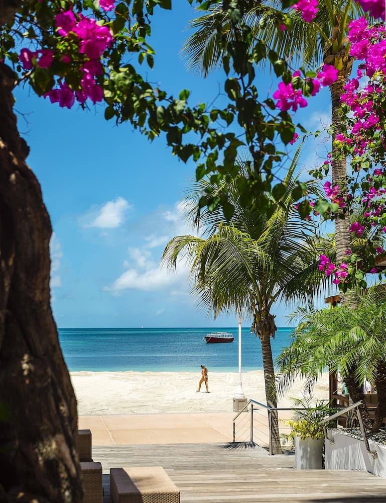 Holland House Beach Hotel - Photo 55