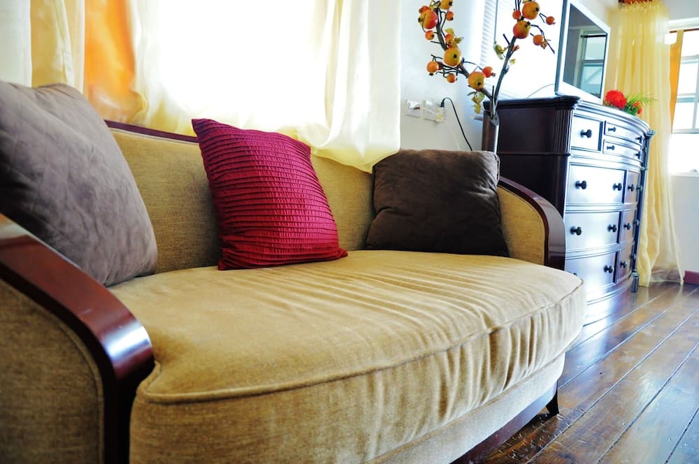 Beachcombers Hotel - Photo 4