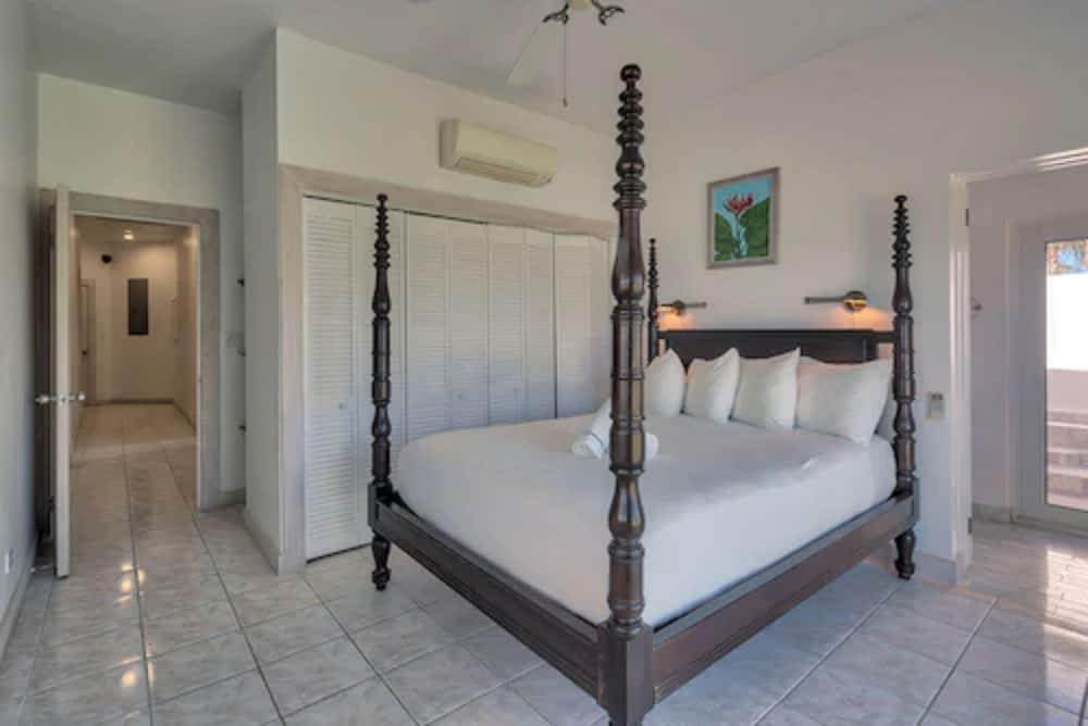 La Bougainvillea Hotel and Villas - Photo 28