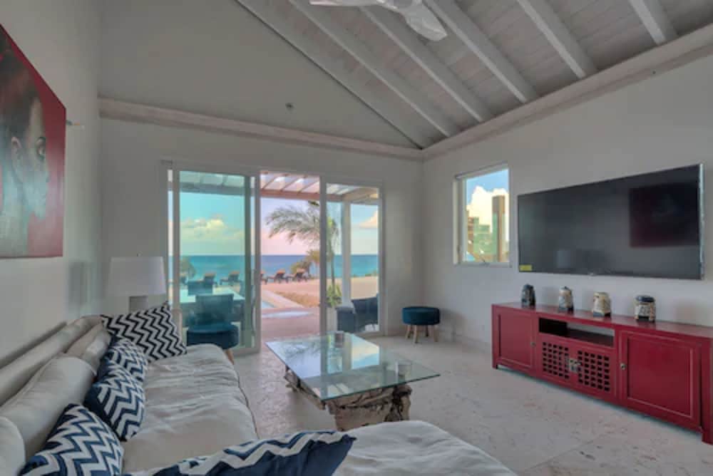 La Bougainvillea Hotel and Villas - Photo 55