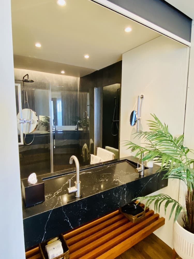 Holland House Beach Hotel - Photo 21