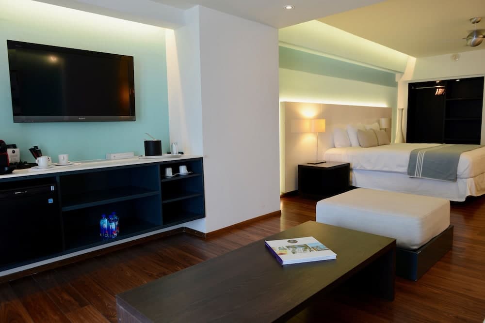 Holland House Beach Hotel - Photo 7