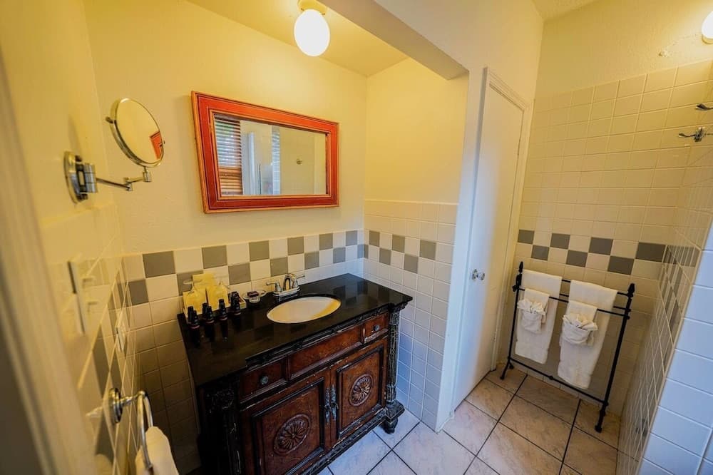 Queen’s Hotel Saba - Photo 13